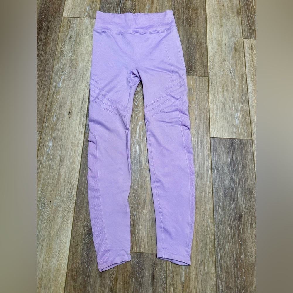 🛍️ PINK Active NEW light purple legging. Excellent condition.
